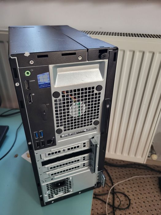 Calculator Dell Optiplex 3050 MT , i3 7100  carcasă  deteriorata