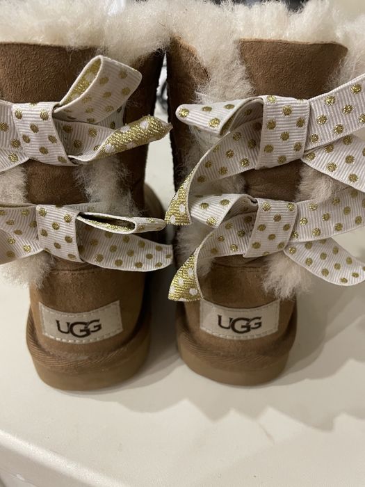 Продам детские угги оригининал состоянии.