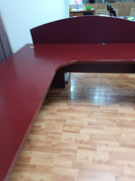 Продаются стол офисный