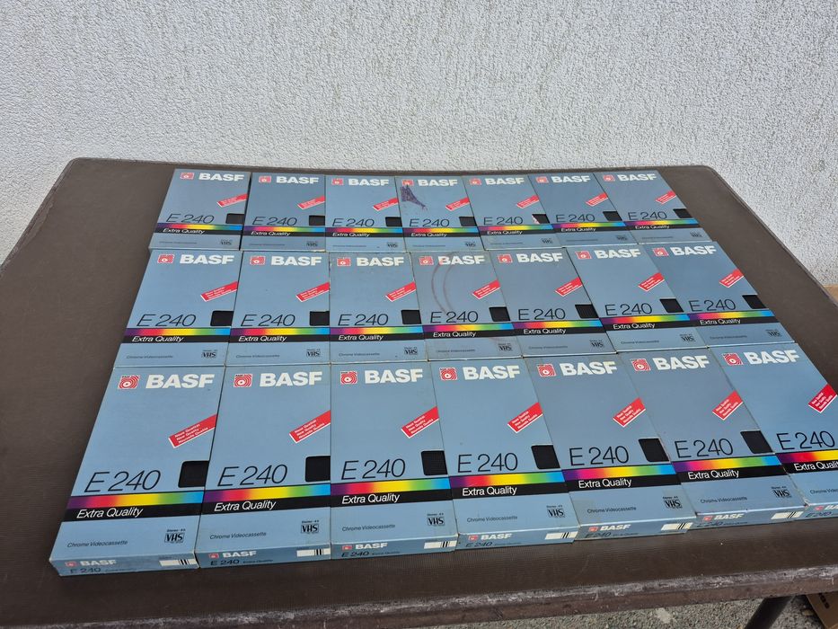Vând 21 casete video VHS originale Basf de 240 minute colectie de filme diferite genuri 

- Lot 80 casete video VHS originale Basf, cu colecție de fil