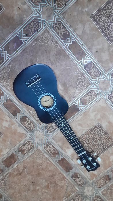 Укулеле почти как новая