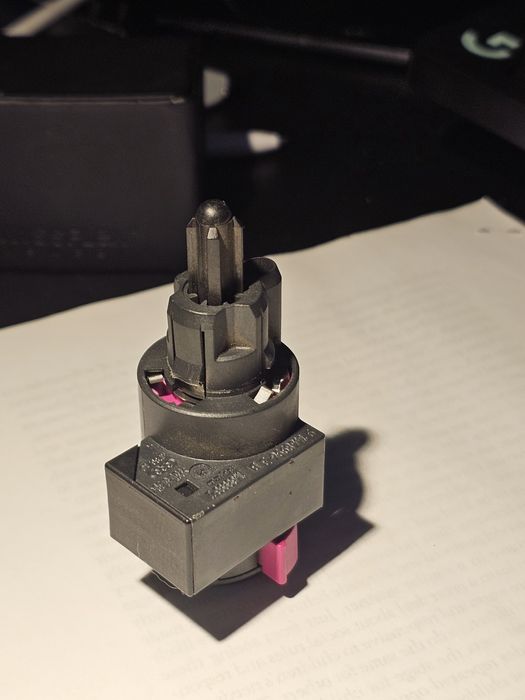 Датчик оригинален педал на спирачките AUDI 4F0945459B нов