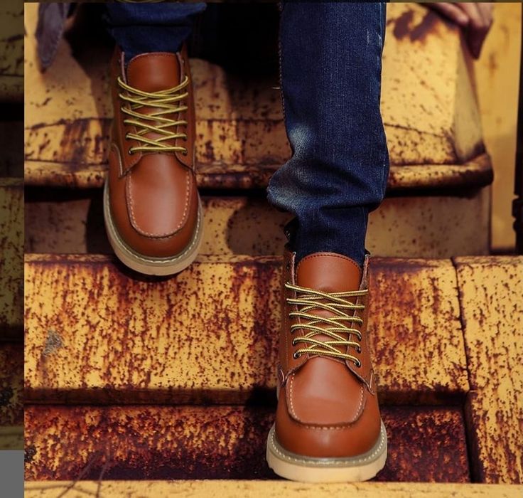 Vând bocanci Model Moc Toe mărimea 42 model Fabulos Top