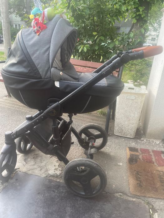 Vând cărucior landou