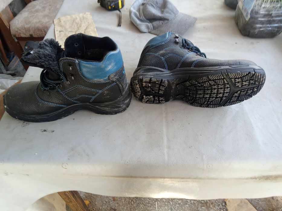 Продам рабочую обувь