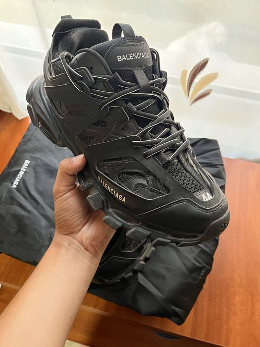 Balenciaga track ca noi