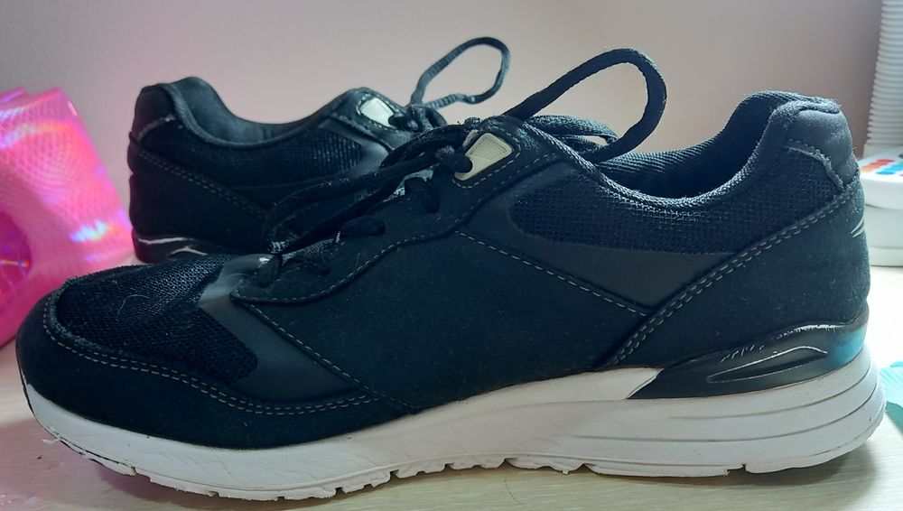 Запазени маратонки "sprandi"