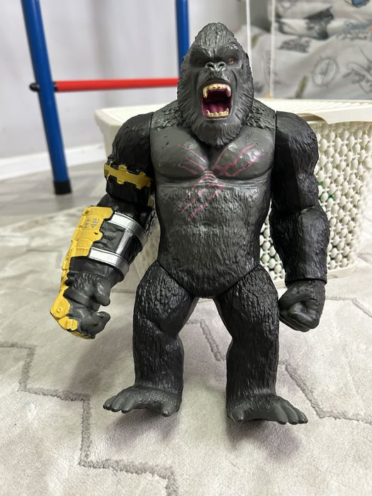 Продам Гориллу и Годзилла игрушки