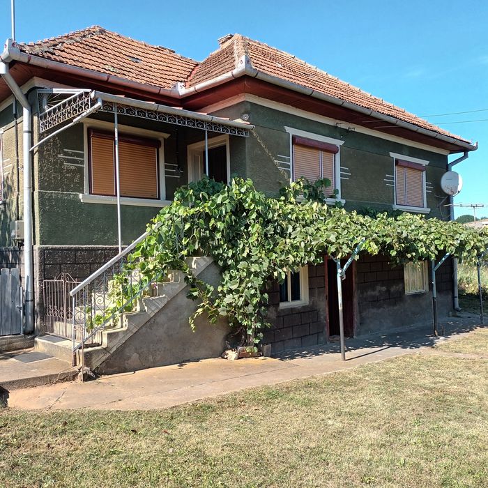 Schimb sau vand casa la tara cu apartament