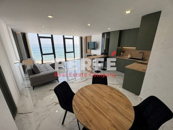 Продава се Тристаен апартамент в Обзор - 150 кв.м за 2334 €/кв.м - Снимка #2