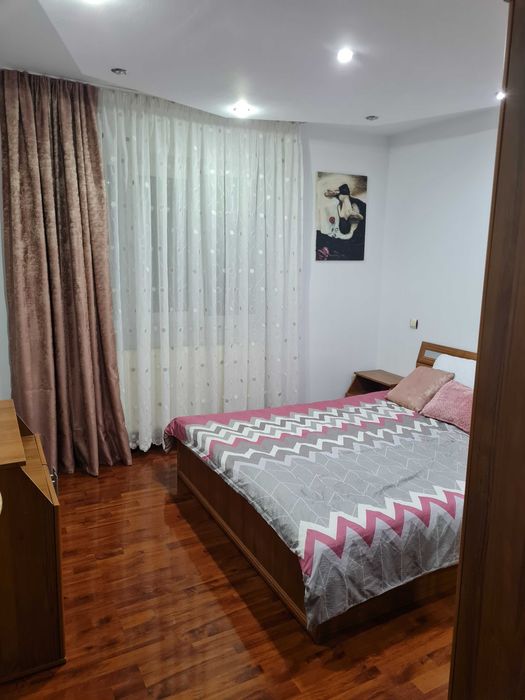 Inchiriez apartament