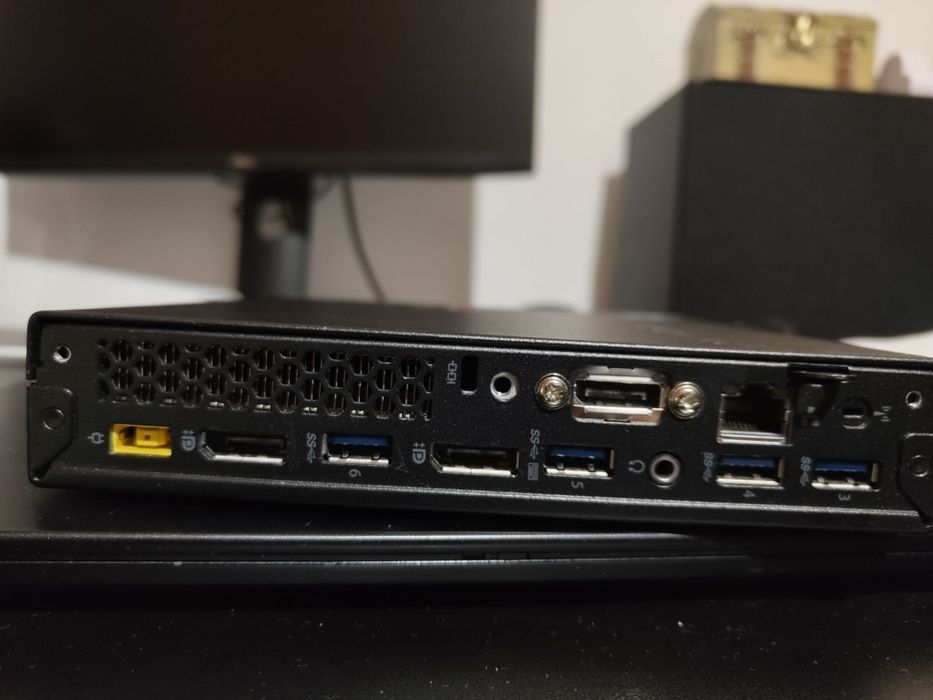 Lenovo ThinkCenter M700