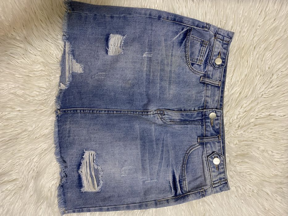 Vesta , fusta blugi , camasi