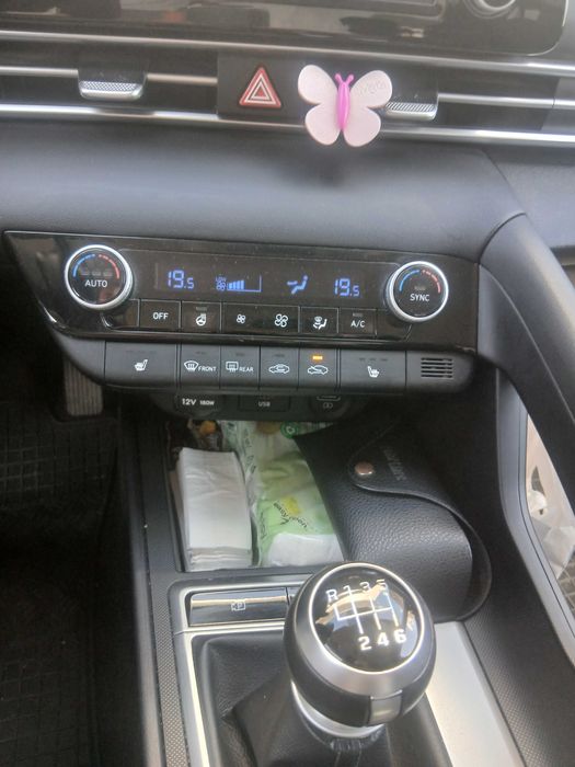 HYUNDAI Elantra 2023 — imagine 3