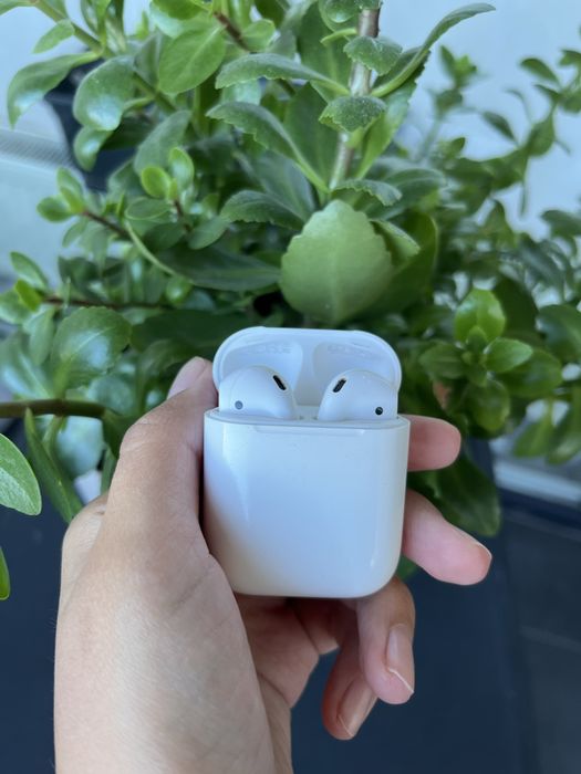 Apple AirPods (1st generation)