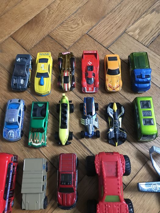 Mașinuțe din metal ( Hot Wheels, Matchbox )