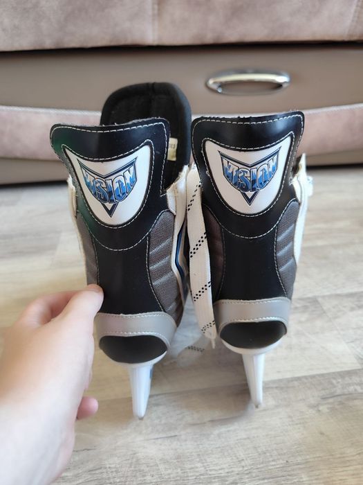 Продам коньки для мальчика