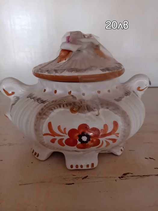 Чайници,супници,кашпи Басано  и Каподимонте