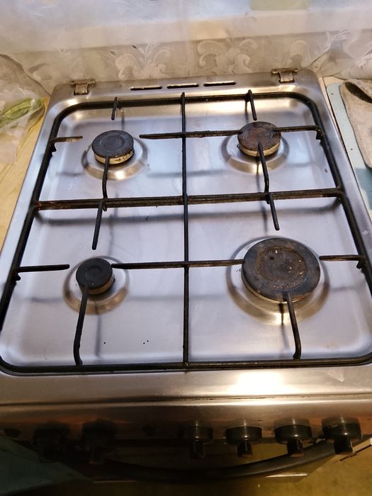 Продам газовую плиту