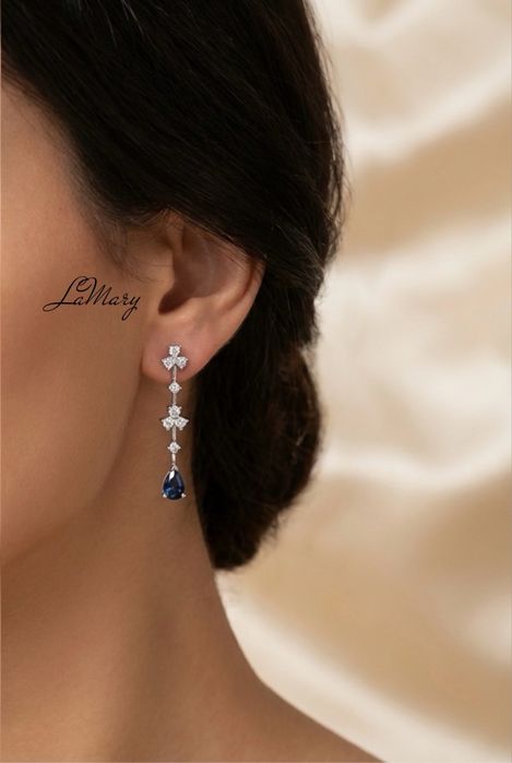 Лаконичные золотые серьги с бриллиантами и Сапфирами