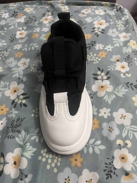 Кроссовки новые 40-41