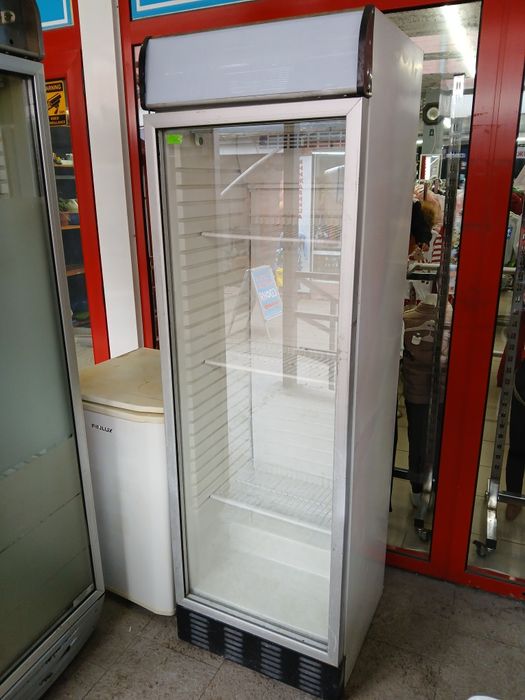 Хладилна витрина