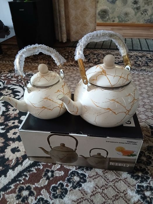 Кухонная утварь,чайники.