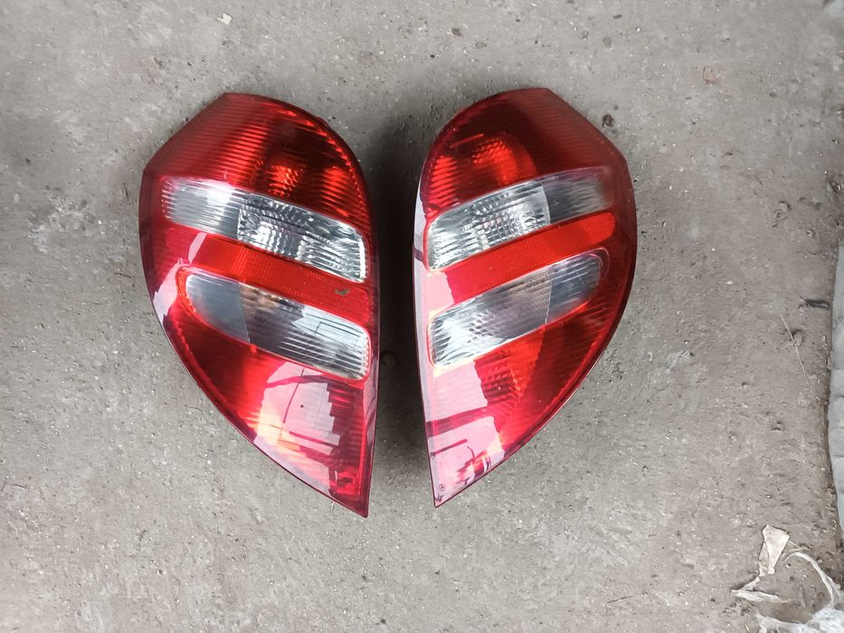 ляв и десен стоп с бял и черен мигач за мерцедес А класа в169 W169