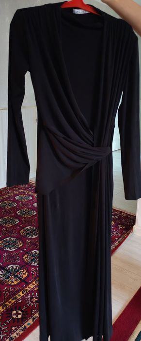 Черный платье продается