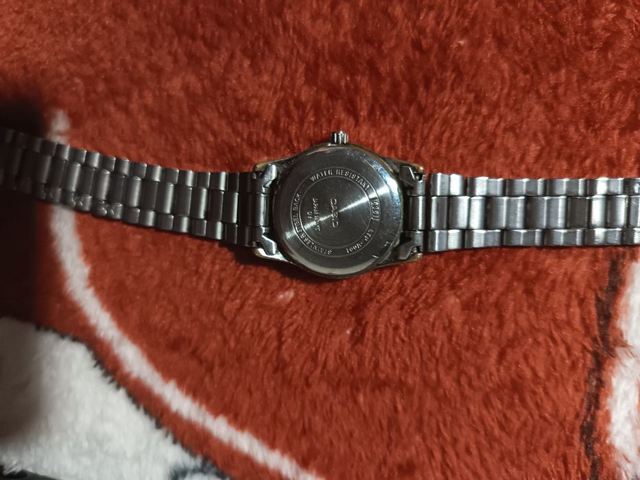 Vând ceas casio de damă