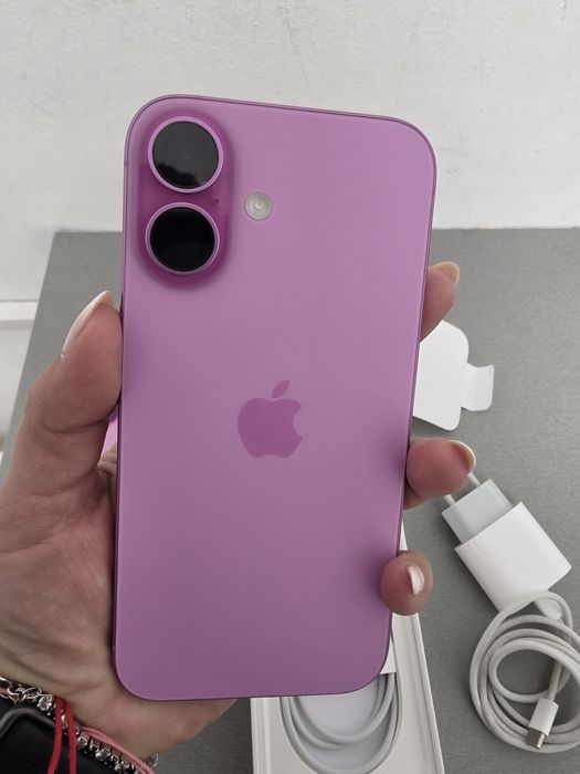 IPhone 16 256GB. + Apple watch  SE3 40mm