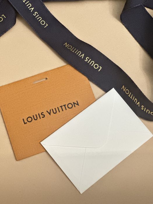 Оригинальная коробка и пекат Louis Vuitton