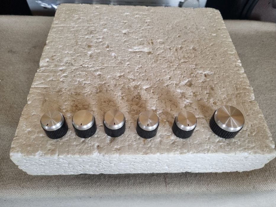 Set Butoane Amp Monarch. Pt ax striatii 6 mm. Impecabile.