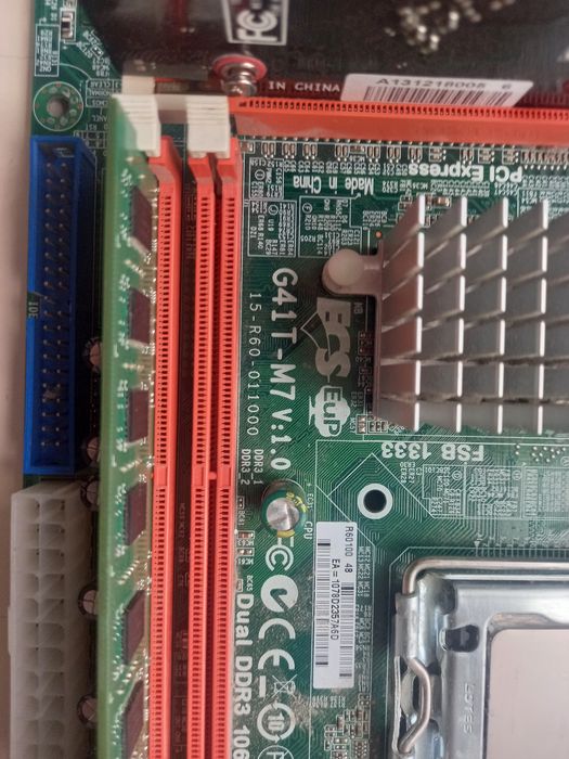 Комплект  материнской  платы