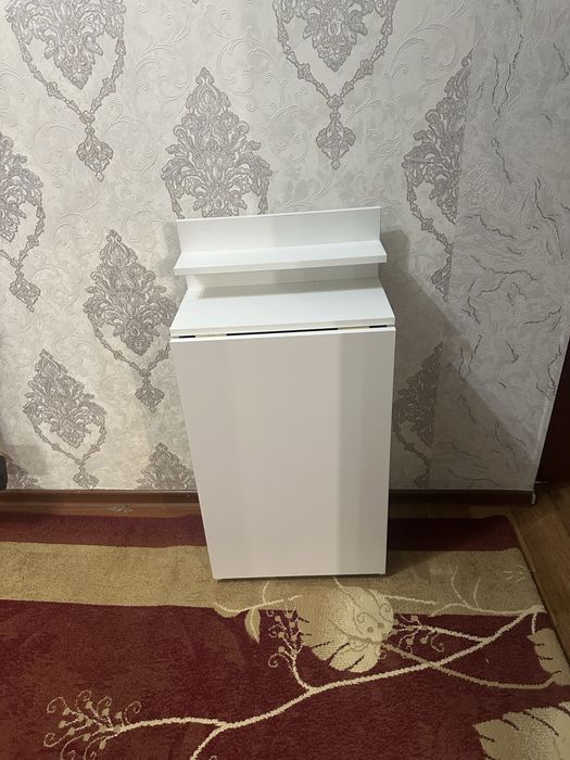 продам маникюрный стол, лампу и стерилизатор