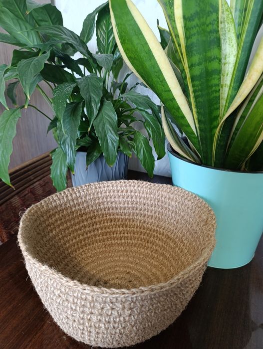 Корзинка вязаная из джута