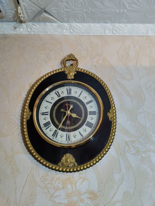 Часы 1982 года..