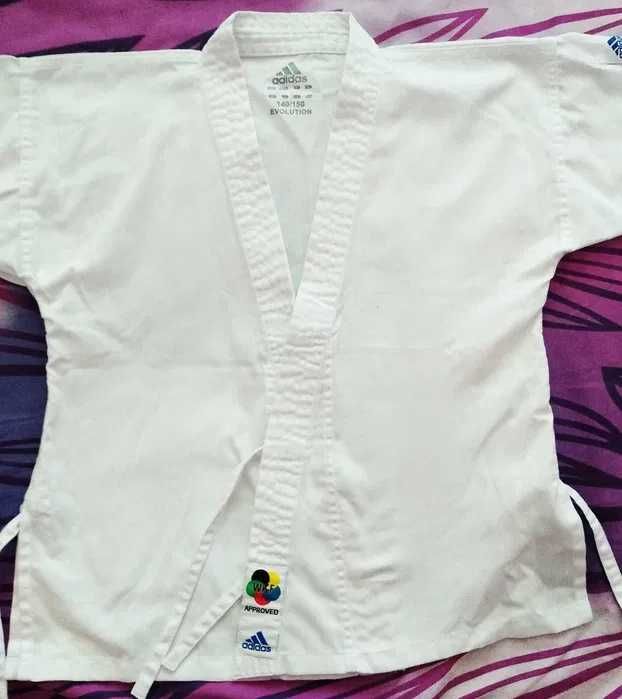 Карате кимоно Adidas Evolution - WKF одобрено за състезания, размер - 140-150