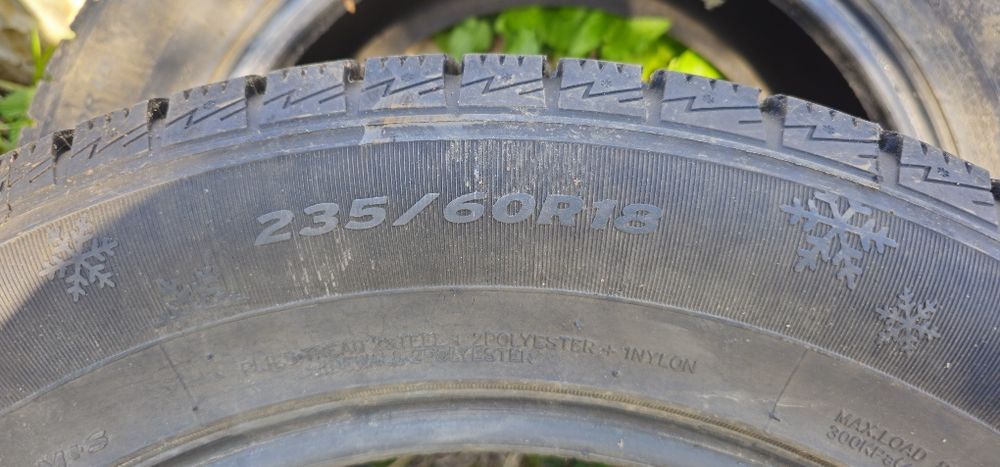 Продам шины зимние 235/60/18