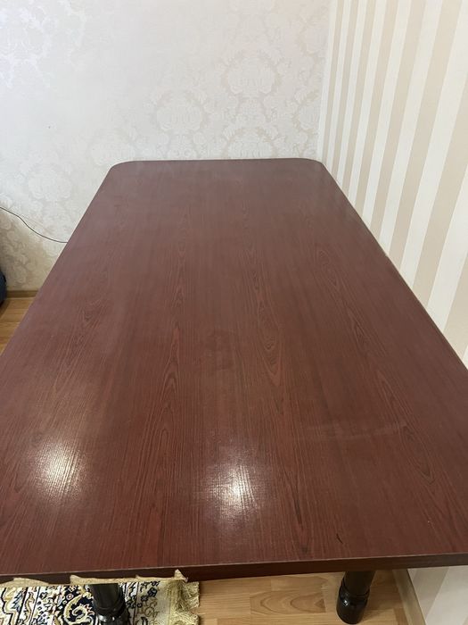 Стол для гостиной