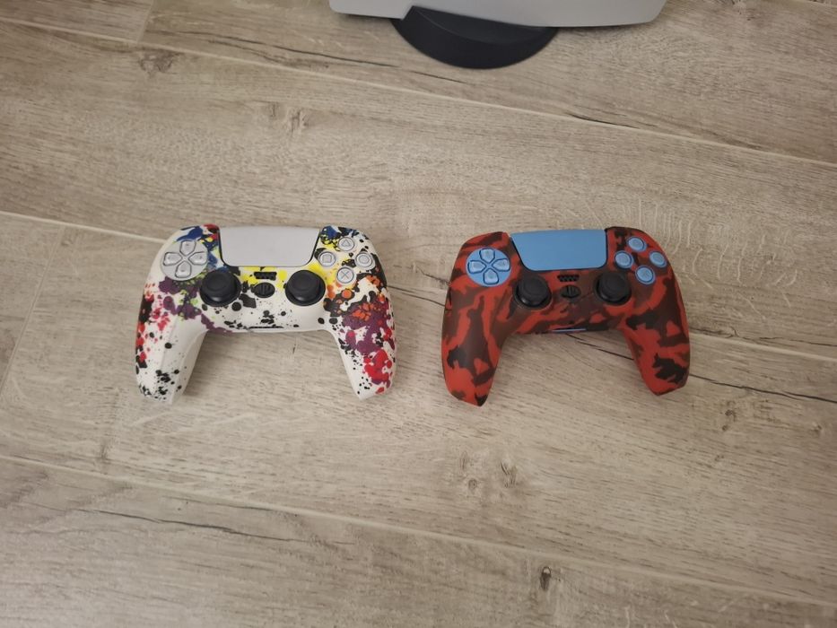 Продам пс5 (бу)   2 джойстика 4 дисковых игр