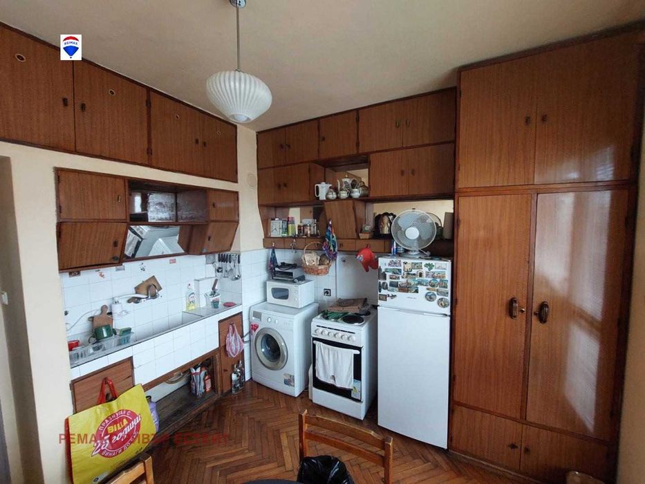 Продава се Тристаен апартамент в Русе, Център - 90 кв.м за 819 €/кв.м - Снимка #10