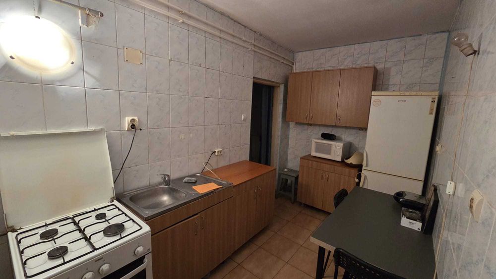 Inchiriez garsoniera casa la curte intrare separata sect 3 Buc