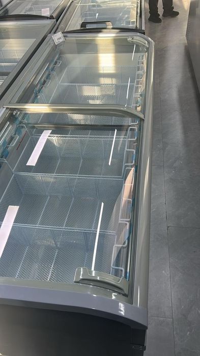 Витринный холодильник