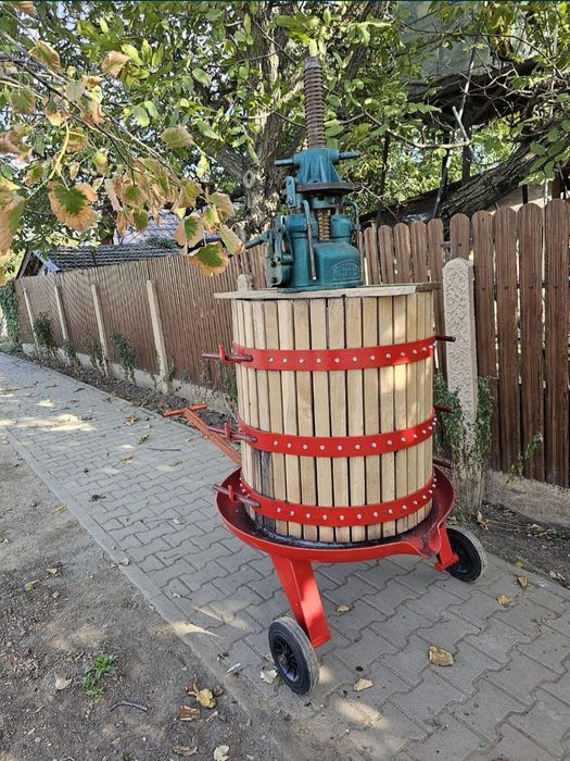 Teasc/Presă de struguri