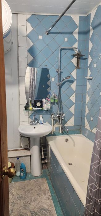 Продается трех-комнатная квартира в Себзаре