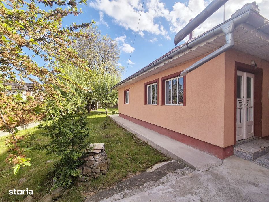 Casă din cărămidă și teren generos, comuna Dobreni