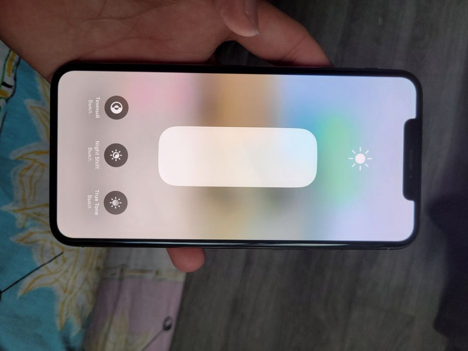 Iphone xs max sotiladi srochna