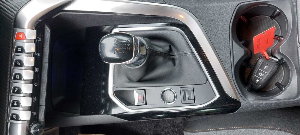 Peugeot 5008 BlueHDi 130 EAT8 Active Pack 7 LOCURI