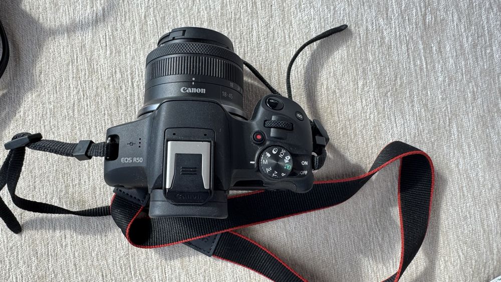 Canon r50 mirrorless
